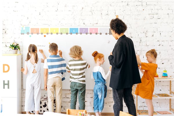 
 Peran Guru Dan Orang Tua Dalam Pendidikan Anak Di Sekolah Dasar